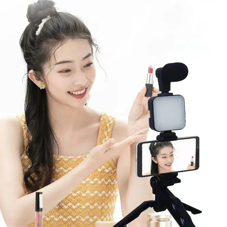 0.1Smartphone Vlogging Kit With Tripod Phone Holder